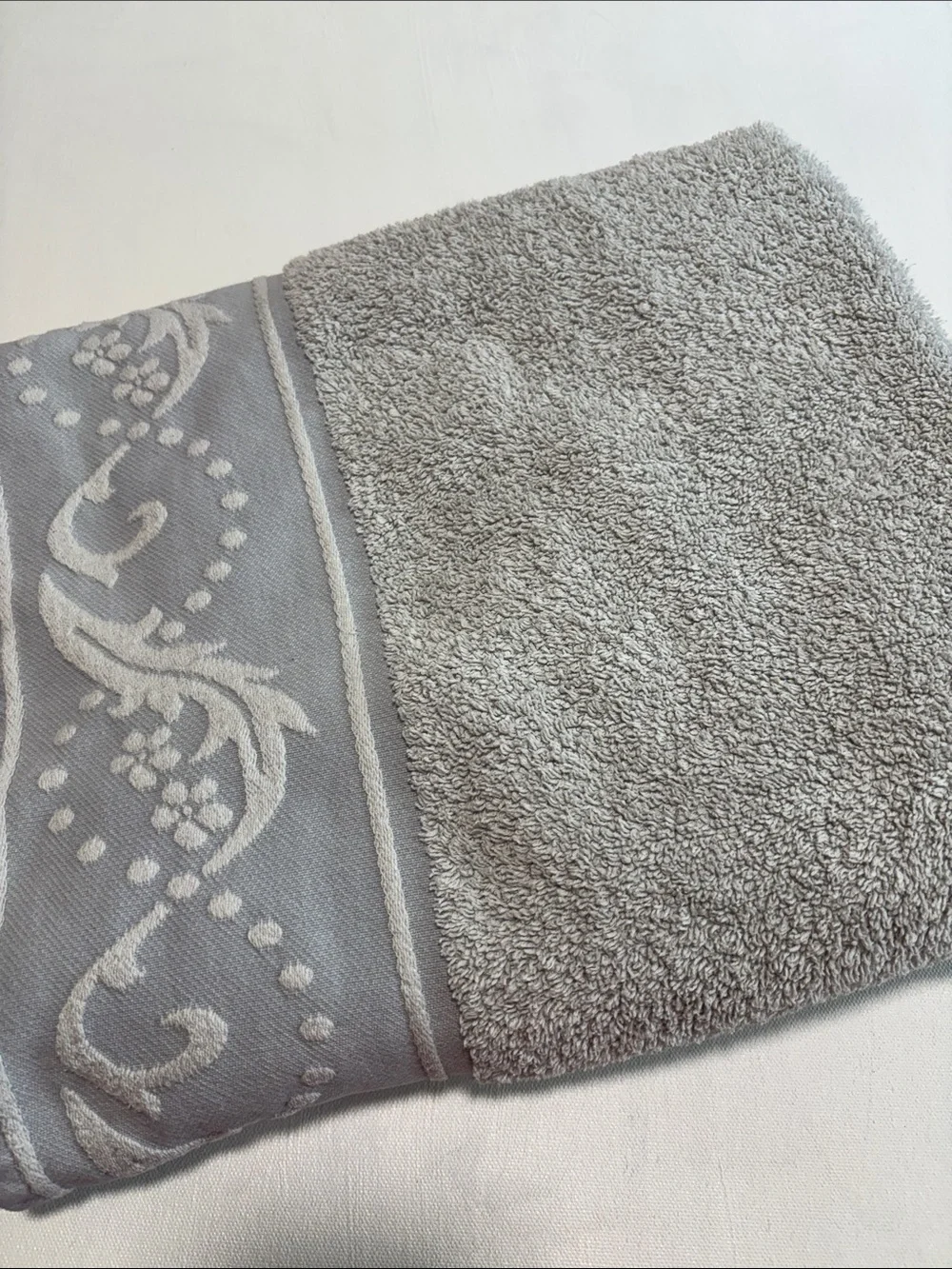 Cologne and Cotton Jacquard Decorative Bath Towels
